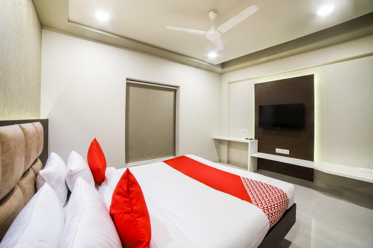 Capital O 41587 Hotel Airport Inn One Ahmedabad Exterior photo